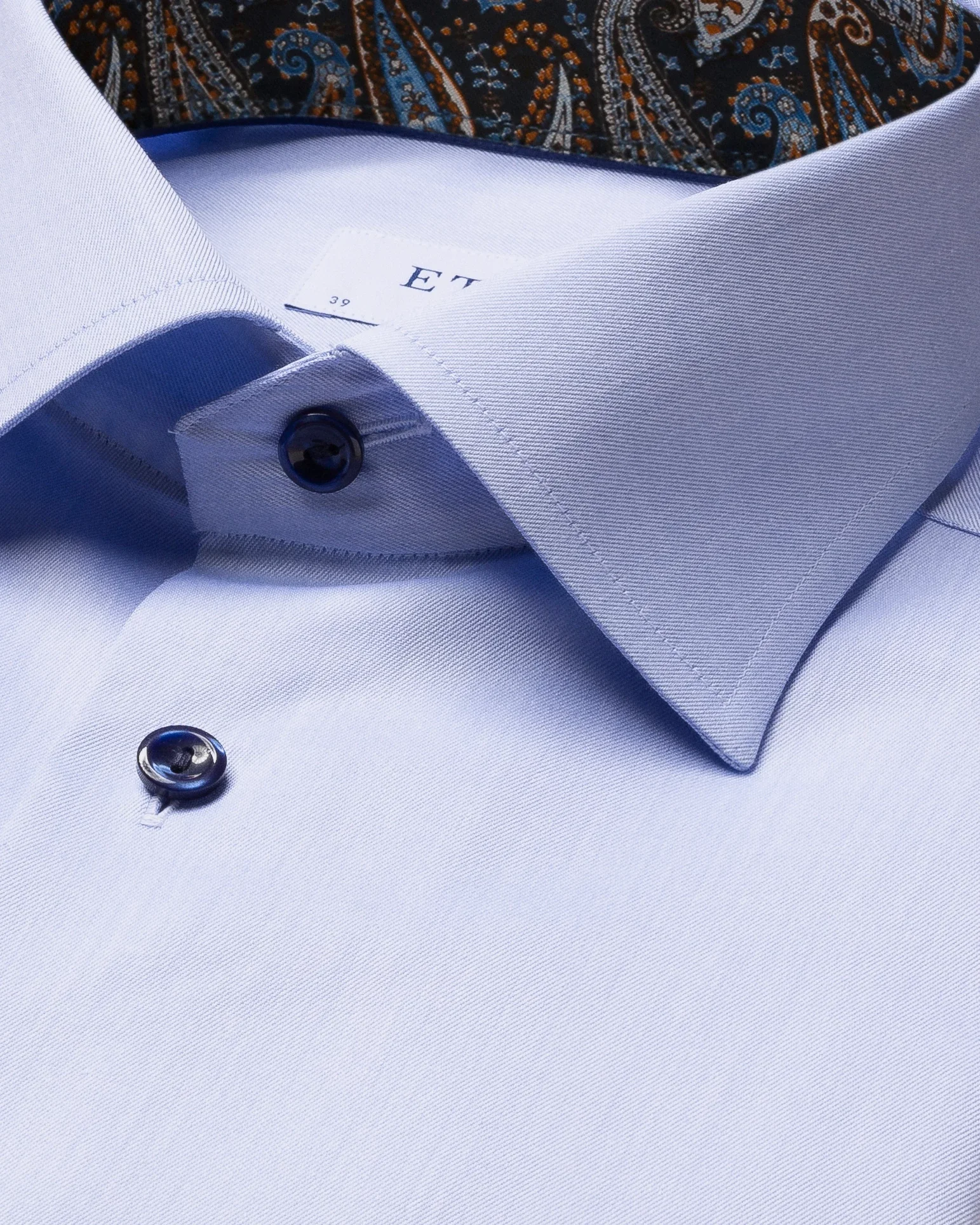 Eton - light blue signature twill cutaway special details