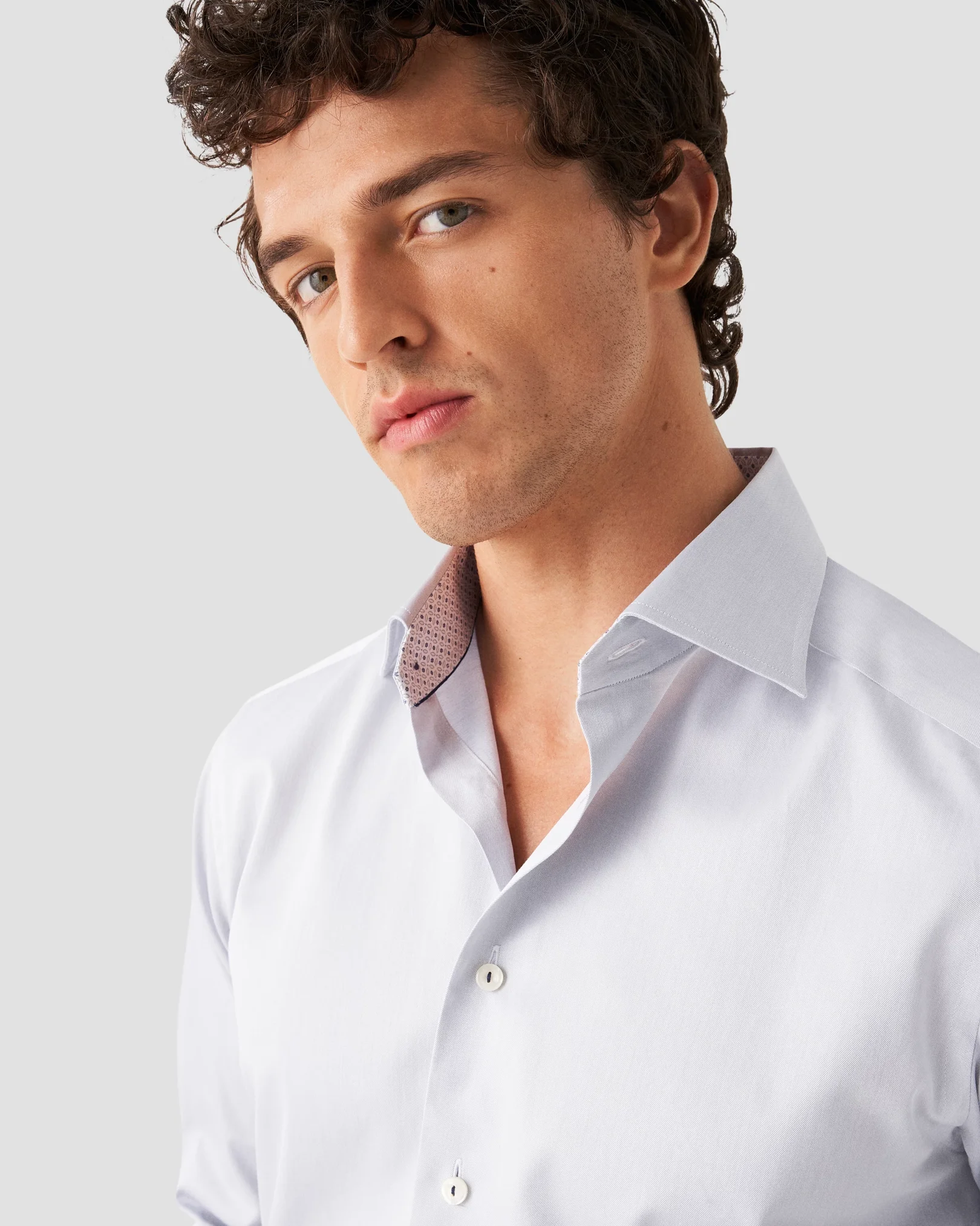 Eton - light grey signature twill contrast details