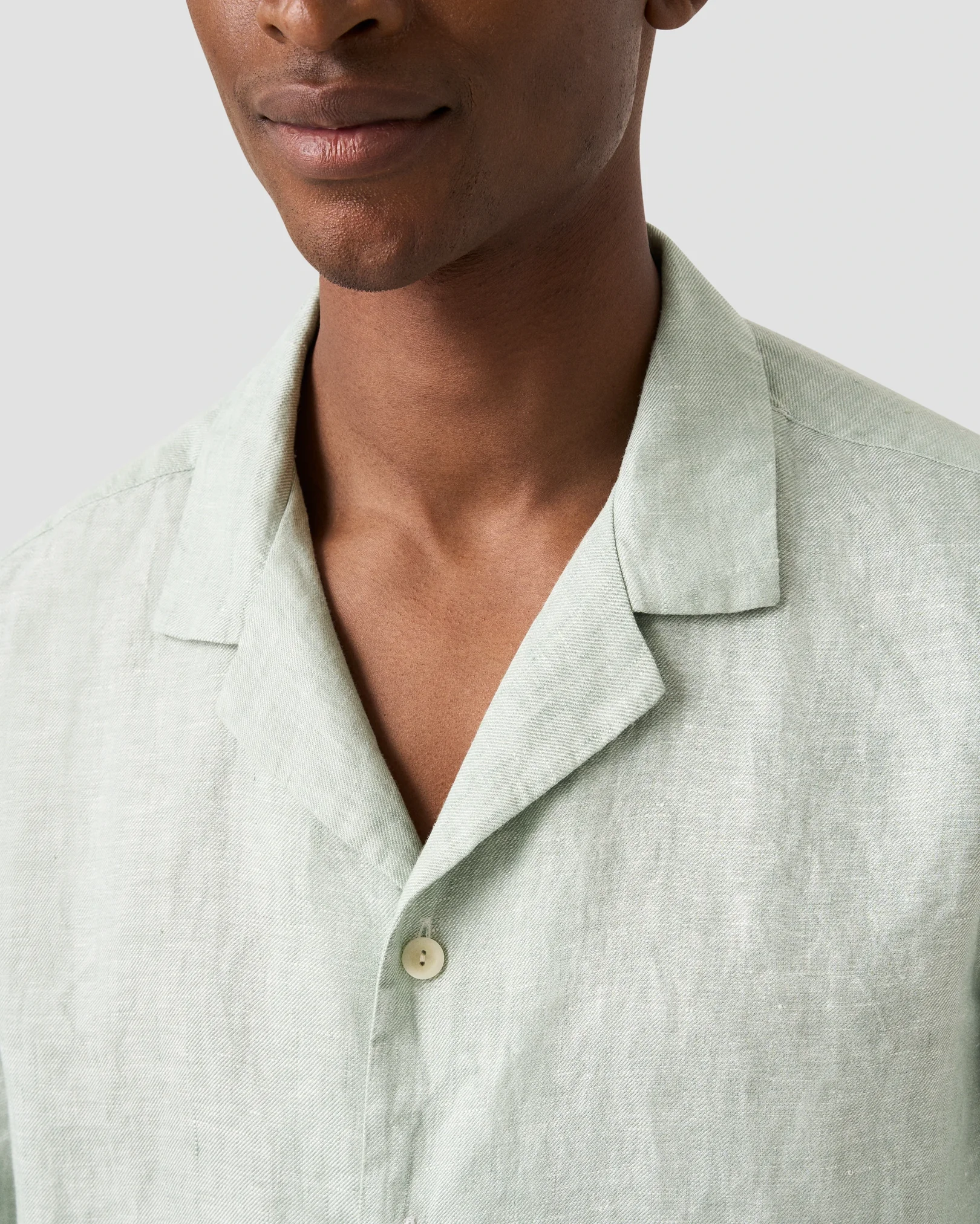 Eton - mid green solid linen twill resort shirt