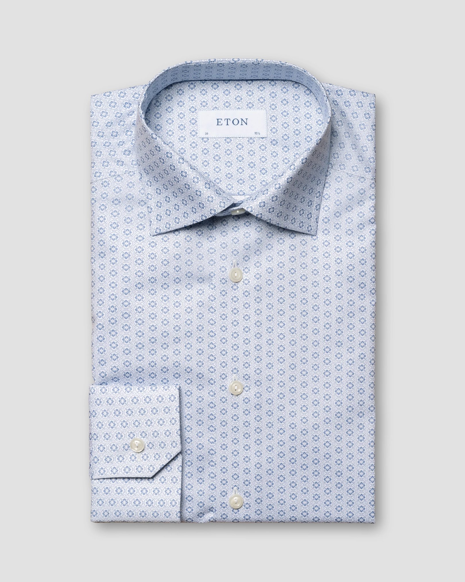 Eton - light blue signature twill cut away