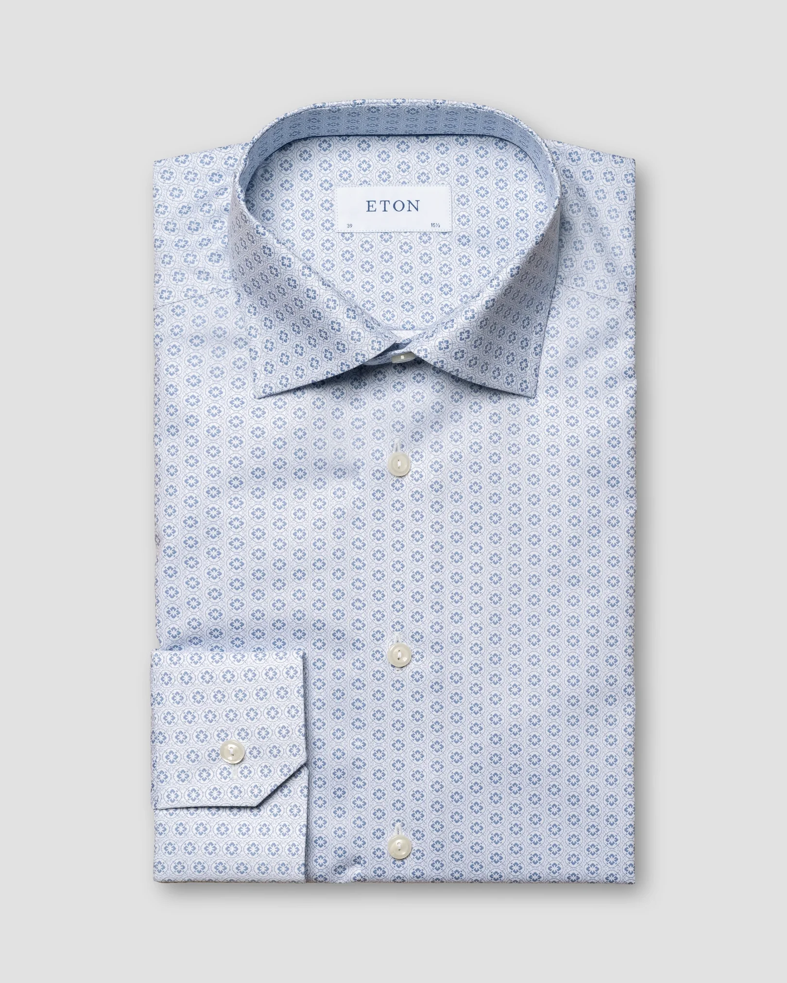 Eton - light blue signature twill cut away