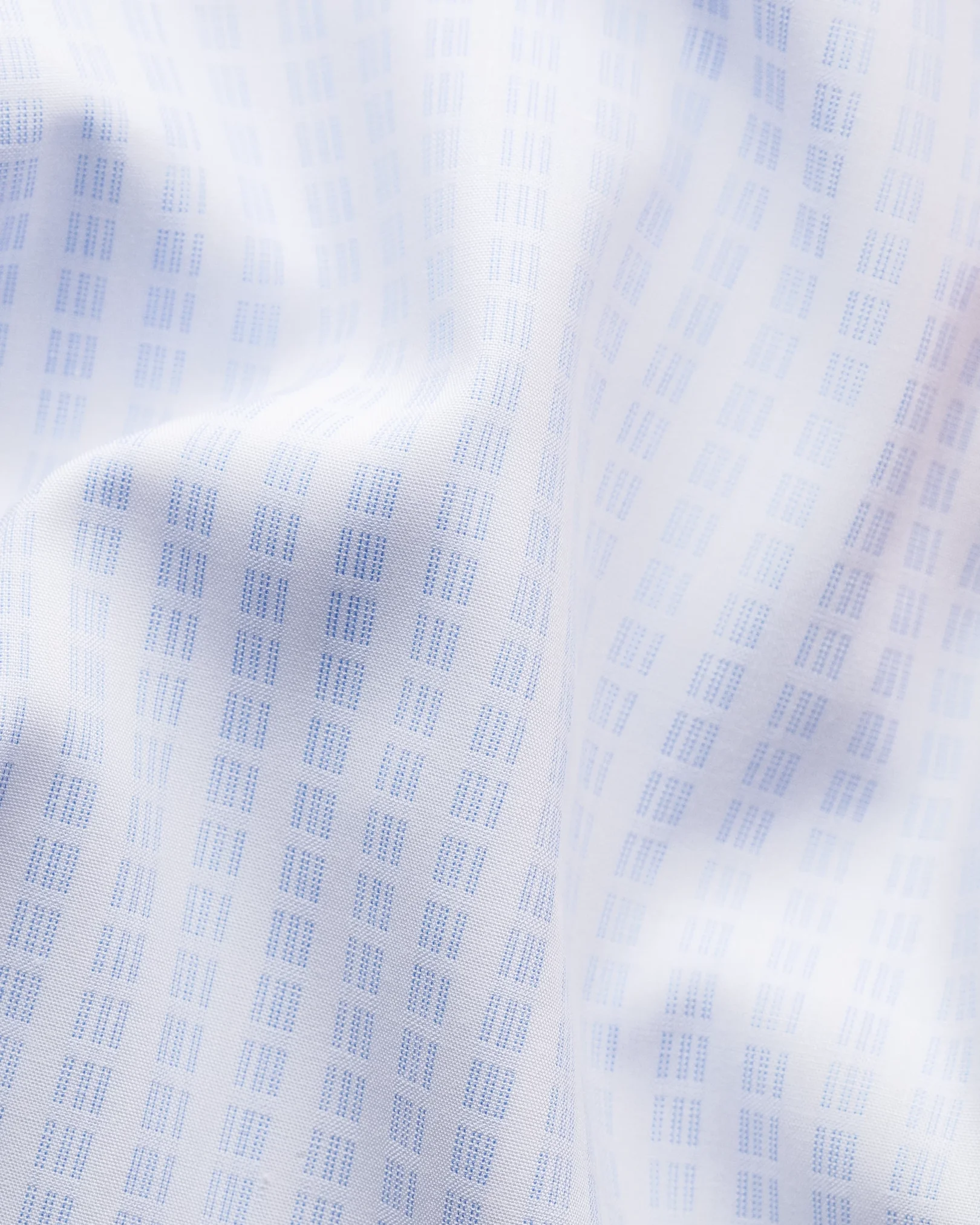 Eton - light blue dobby extreme cut away