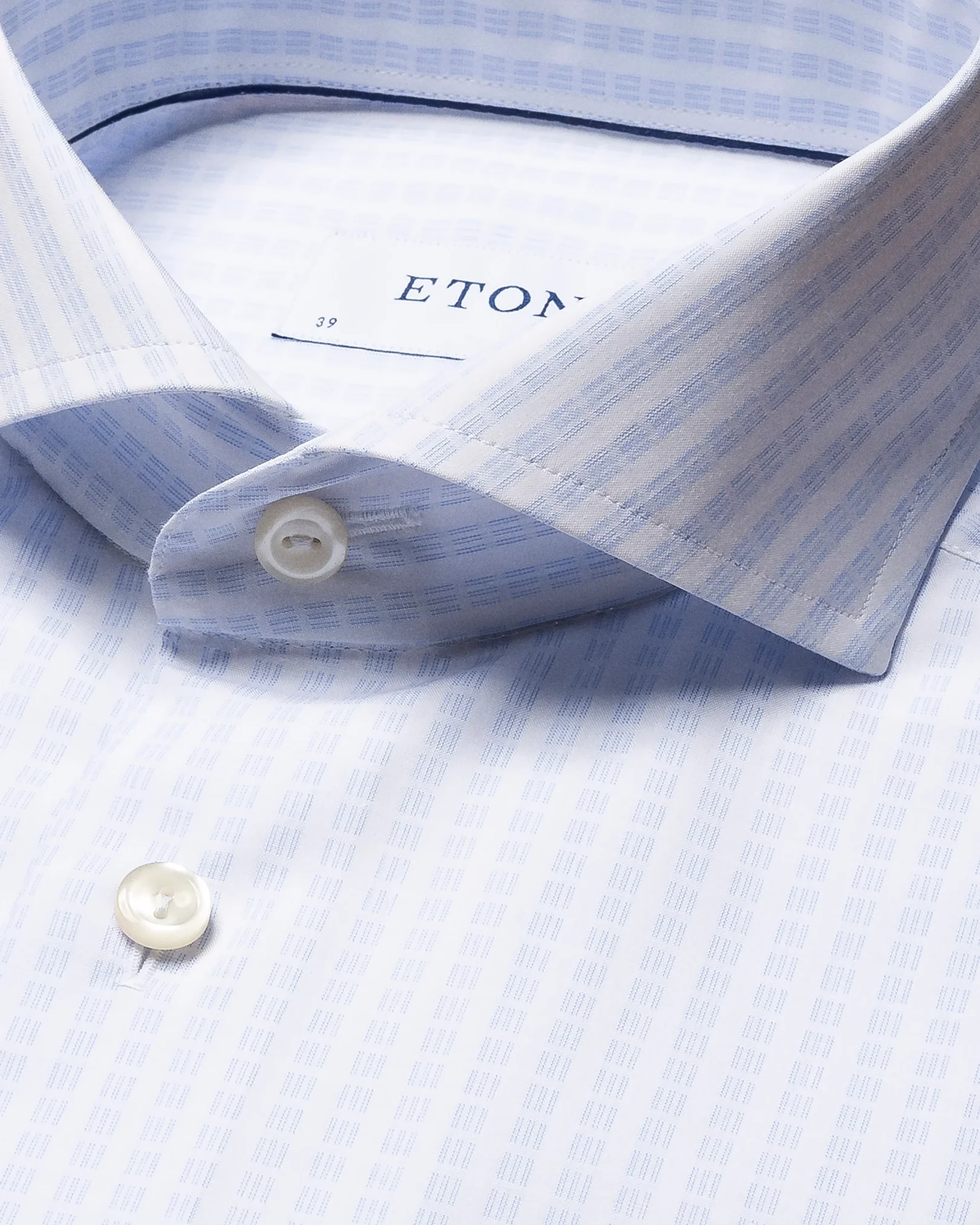 Eton - light blue dobby extreme cut away