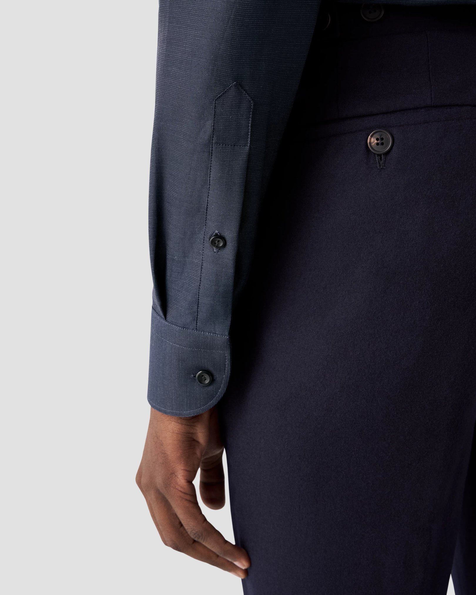 Eton - navy blue wide spread signature twill